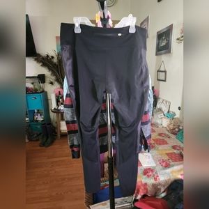 Guc champion leggings with back zip pocket sz L